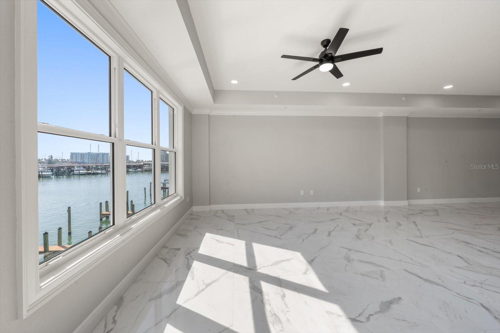 Image 10 of 48 For 211 Dolphin Point 201