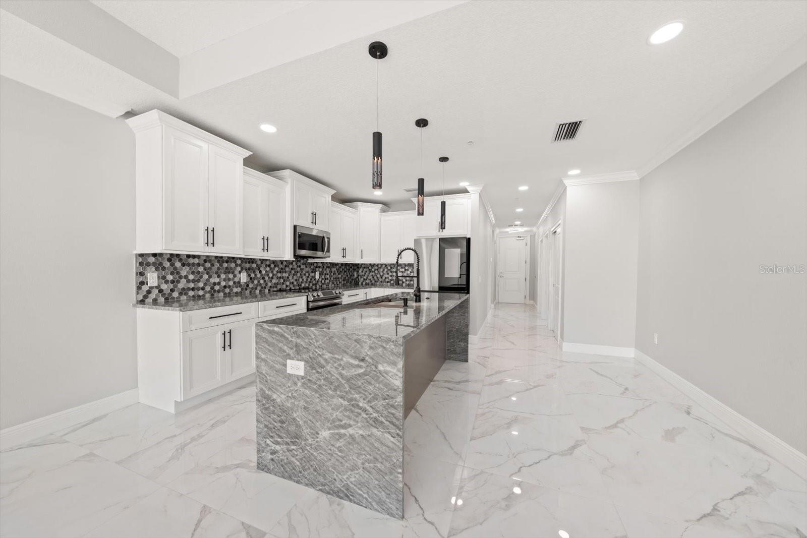 Image 13 of 48 For 211 Dolphin Point 201