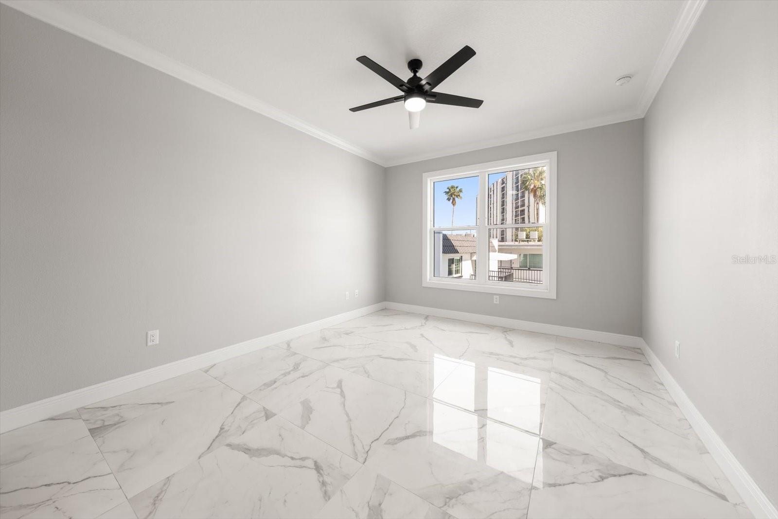 Image 17 of 48 For 211 Dolphin Point 201