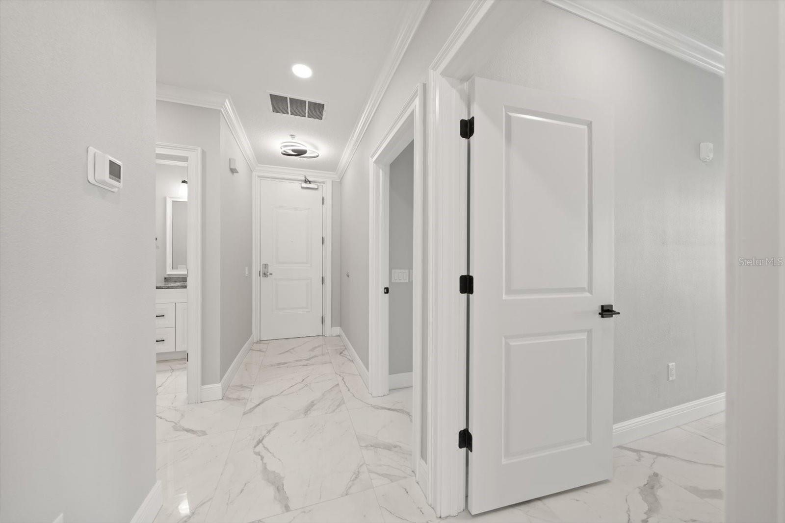 Image 19 of 48 For 211 Dolphin Point 201