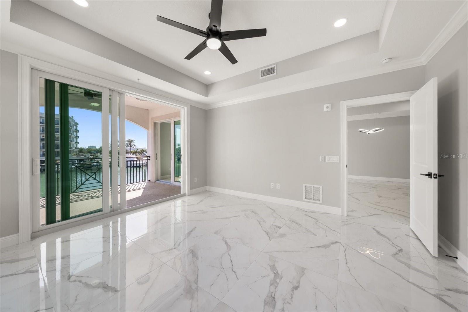 Image 23 of 48 For 211 Dolphin Point 201