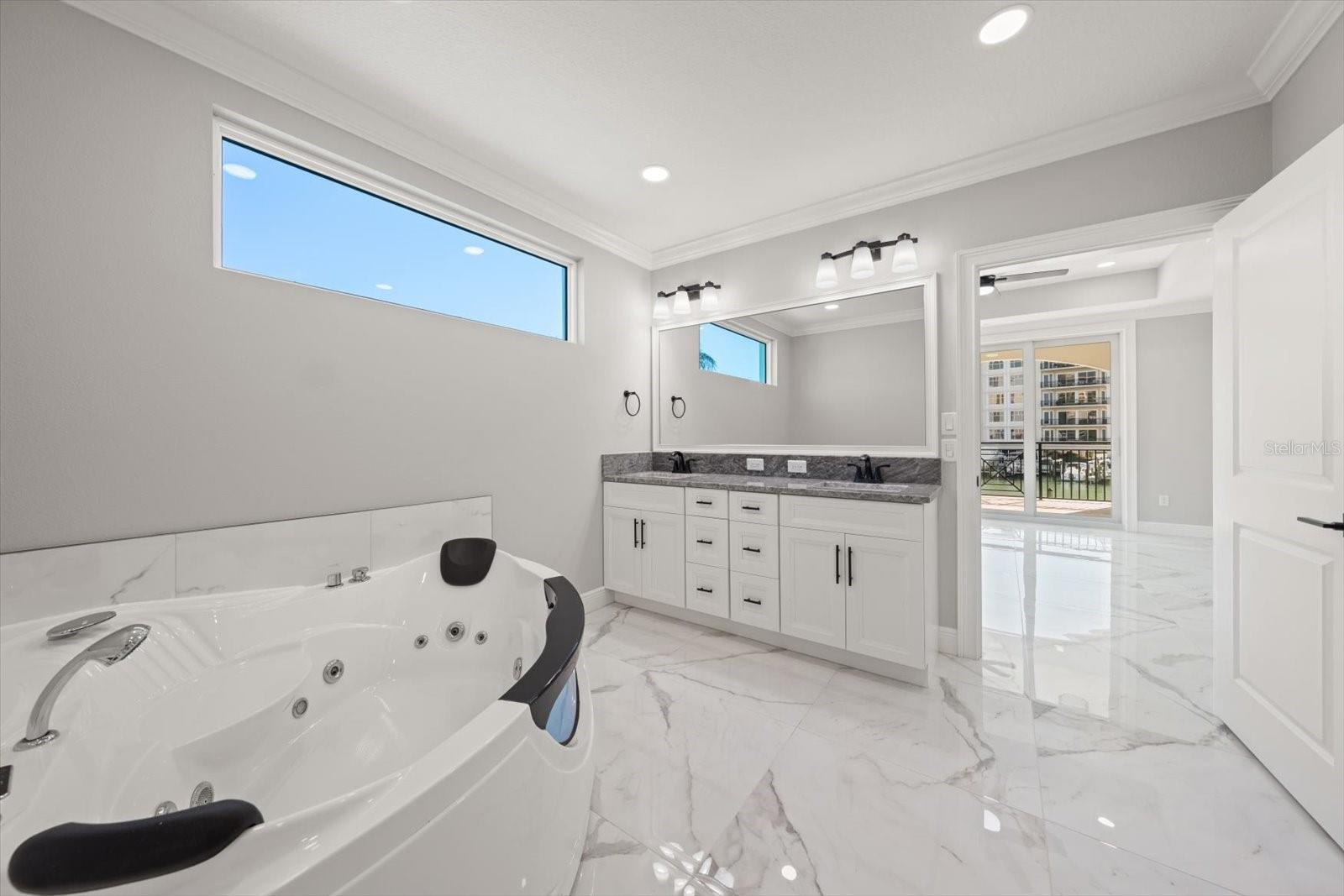 Image 24 of 48 For 211 Dolphin Point 201