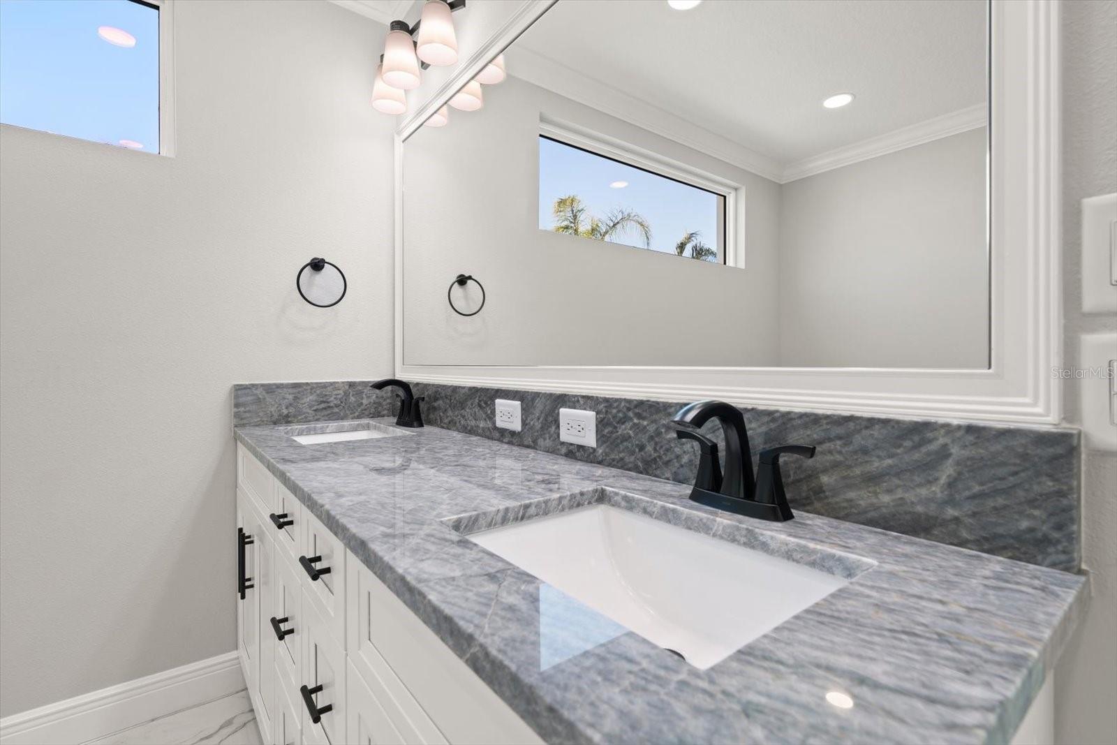 Image 25 of 48 For 211 Dolphin Point 201