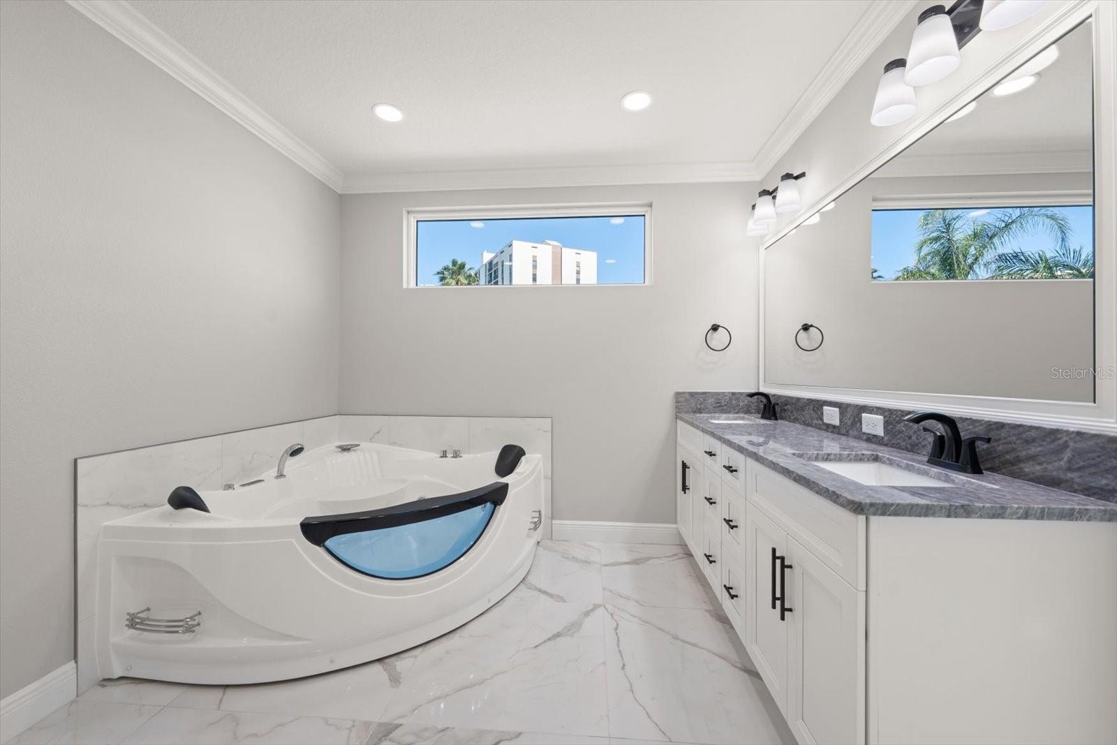 Image 26 of 48 For 211 Dolphin Point 201