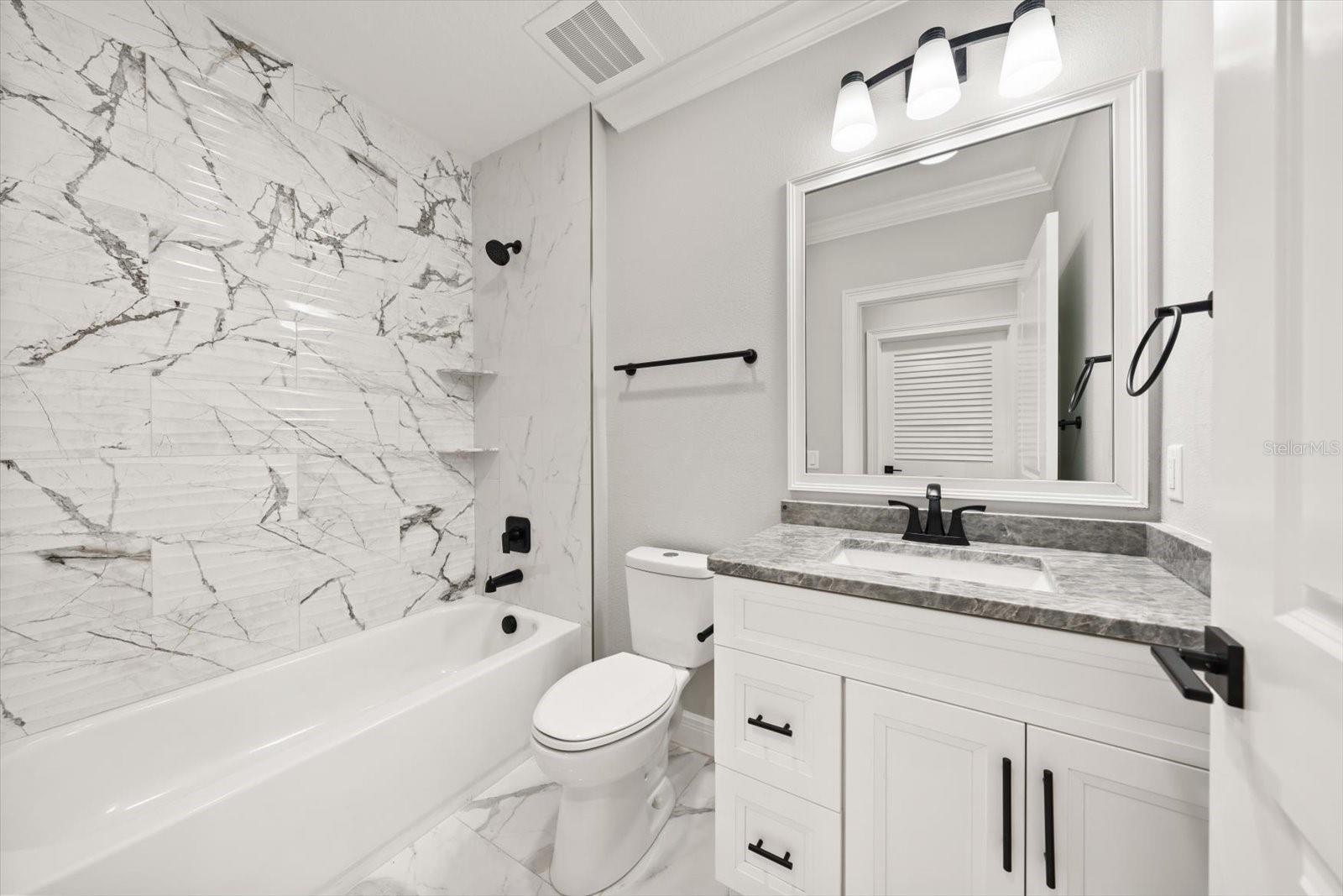 Image 31 of 48 For 211 Dolphin Point 201