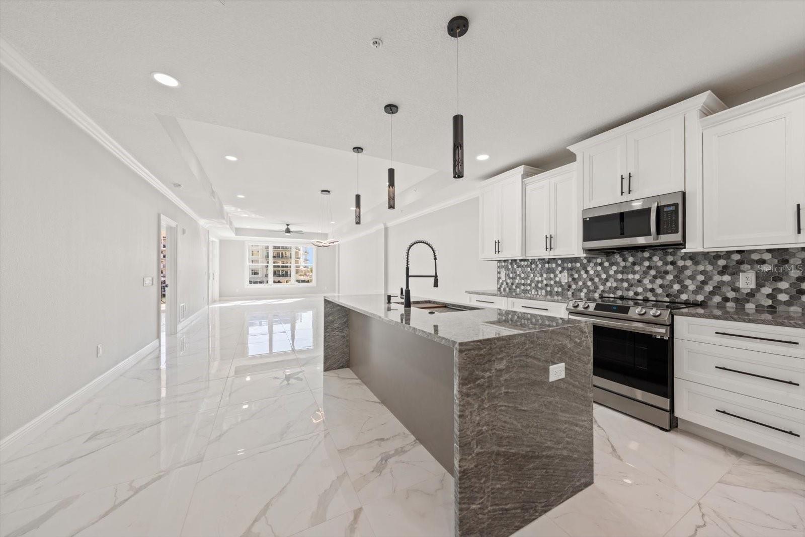 Image 6 of 48 For 211 Dolphin Point 201