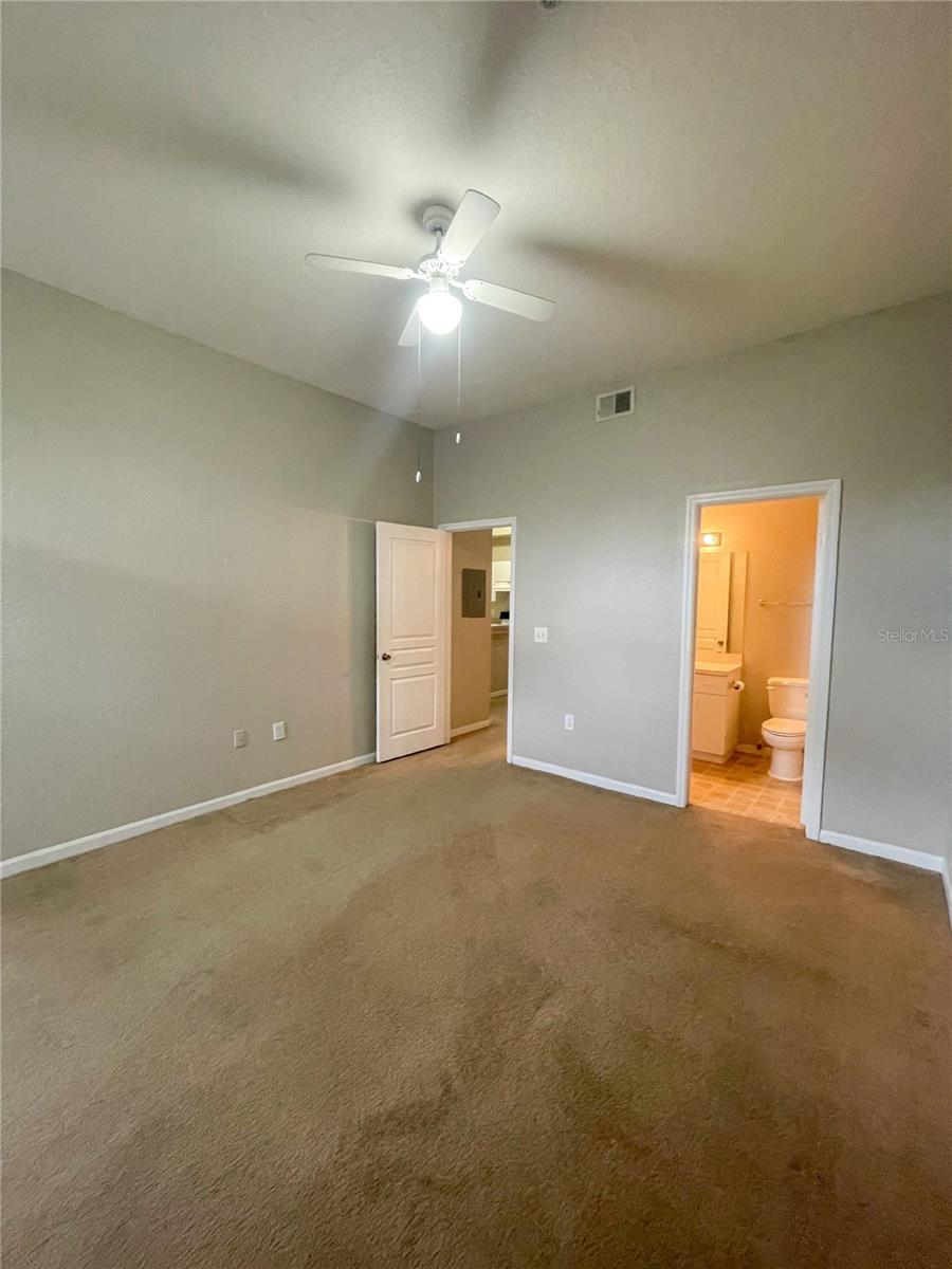 Image 10 of 25 For 17112 Carrington Park Drive 924