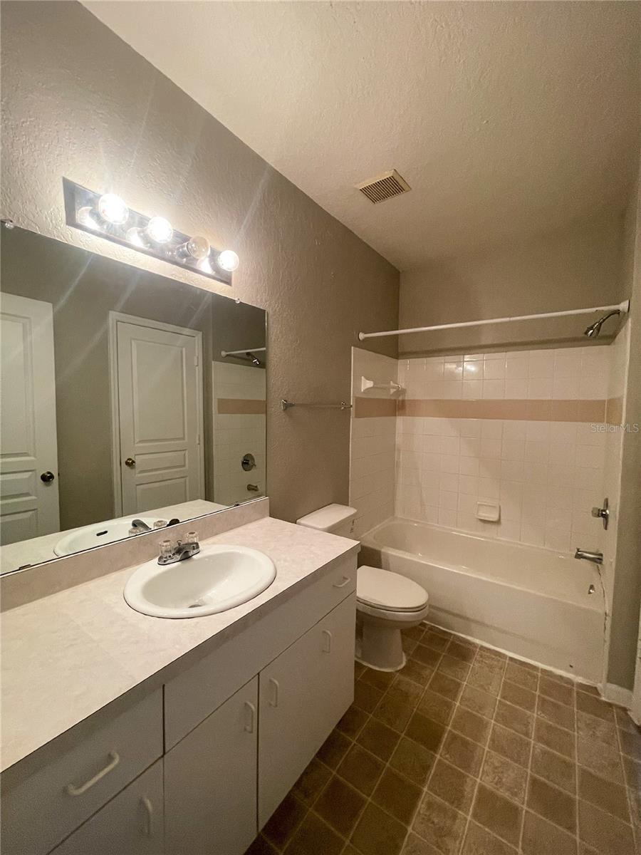 Image 13 of 25 For 17112 Carrington Park Drive 924