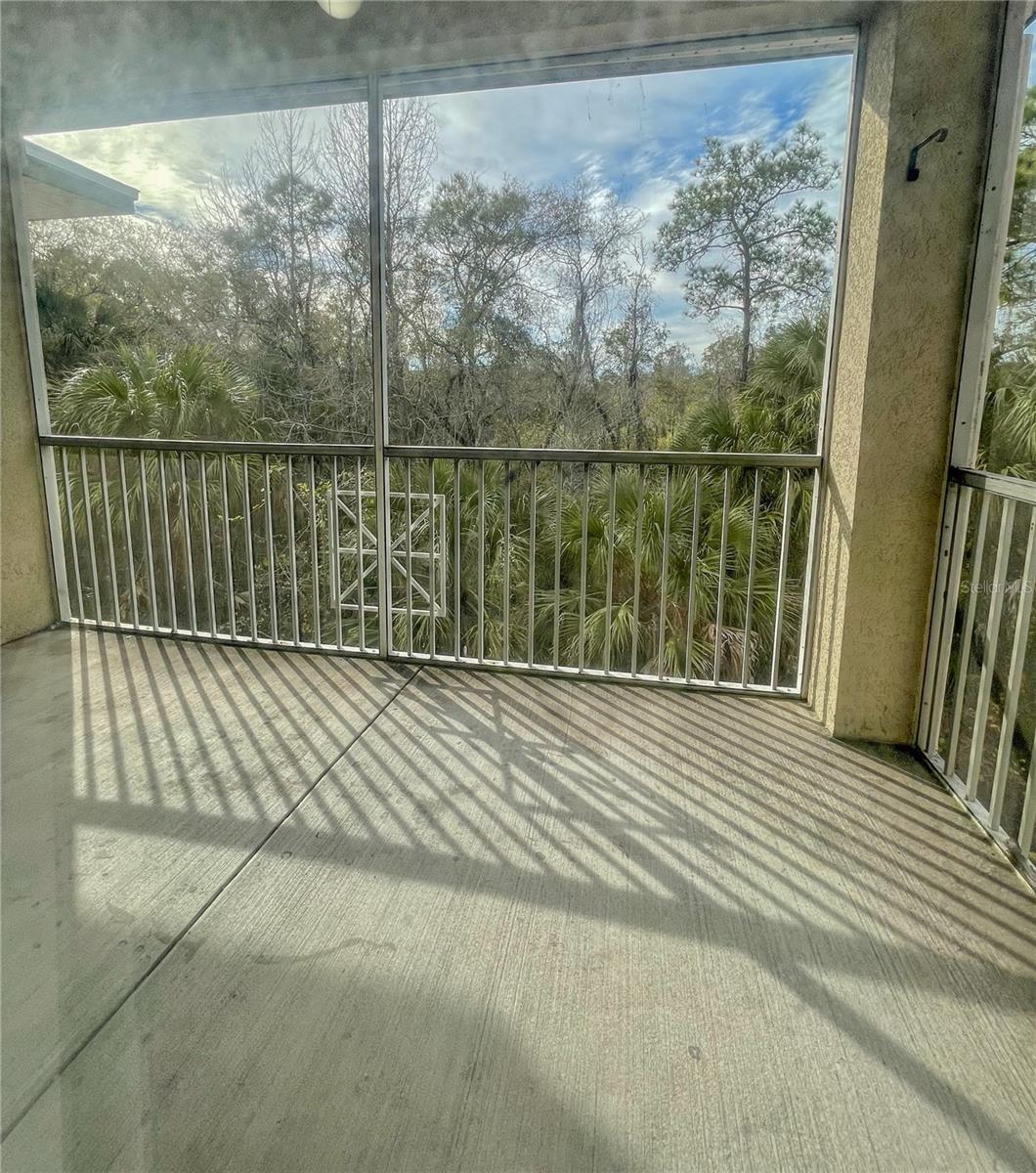 Image 23 of 25 For 17112 Carrington Park Drive 924