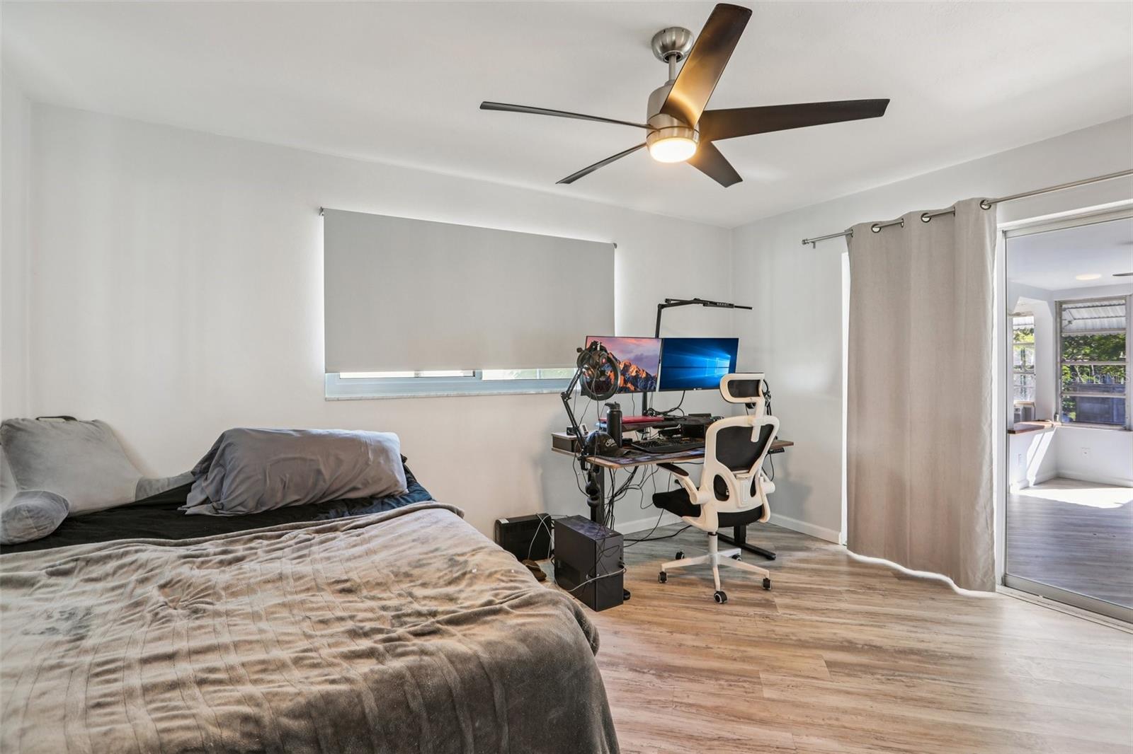 Image 11 of 33 For 10569 Lake Vista Drive