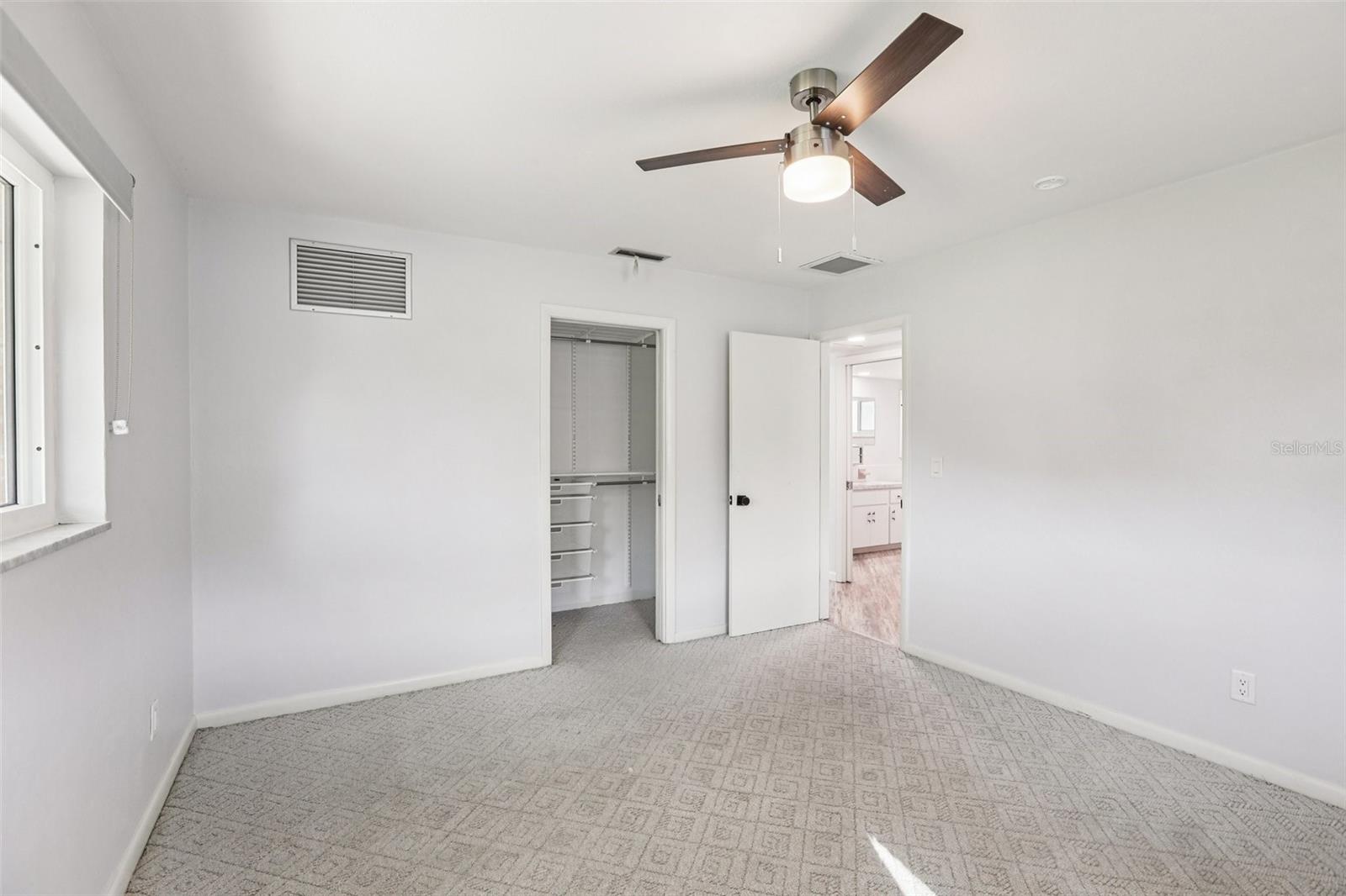 Image 13 of 33 For 10569 Lake Vista Drive