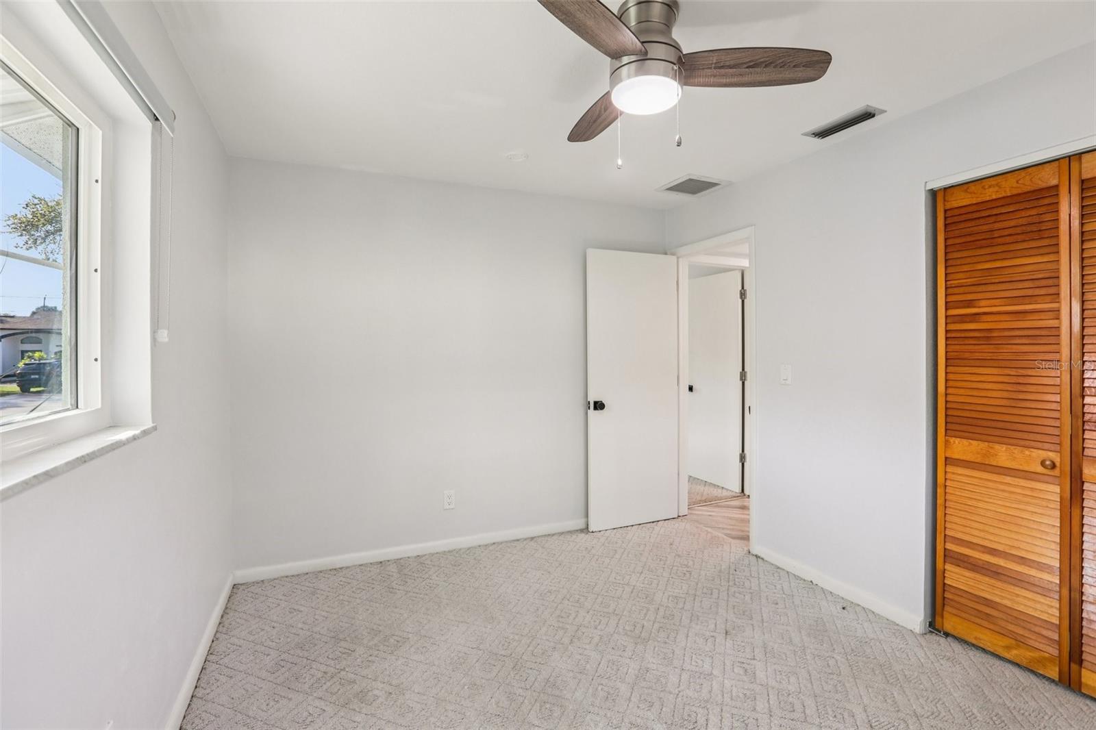 Image 17 of 33 For 10569 Lake Vista Drive