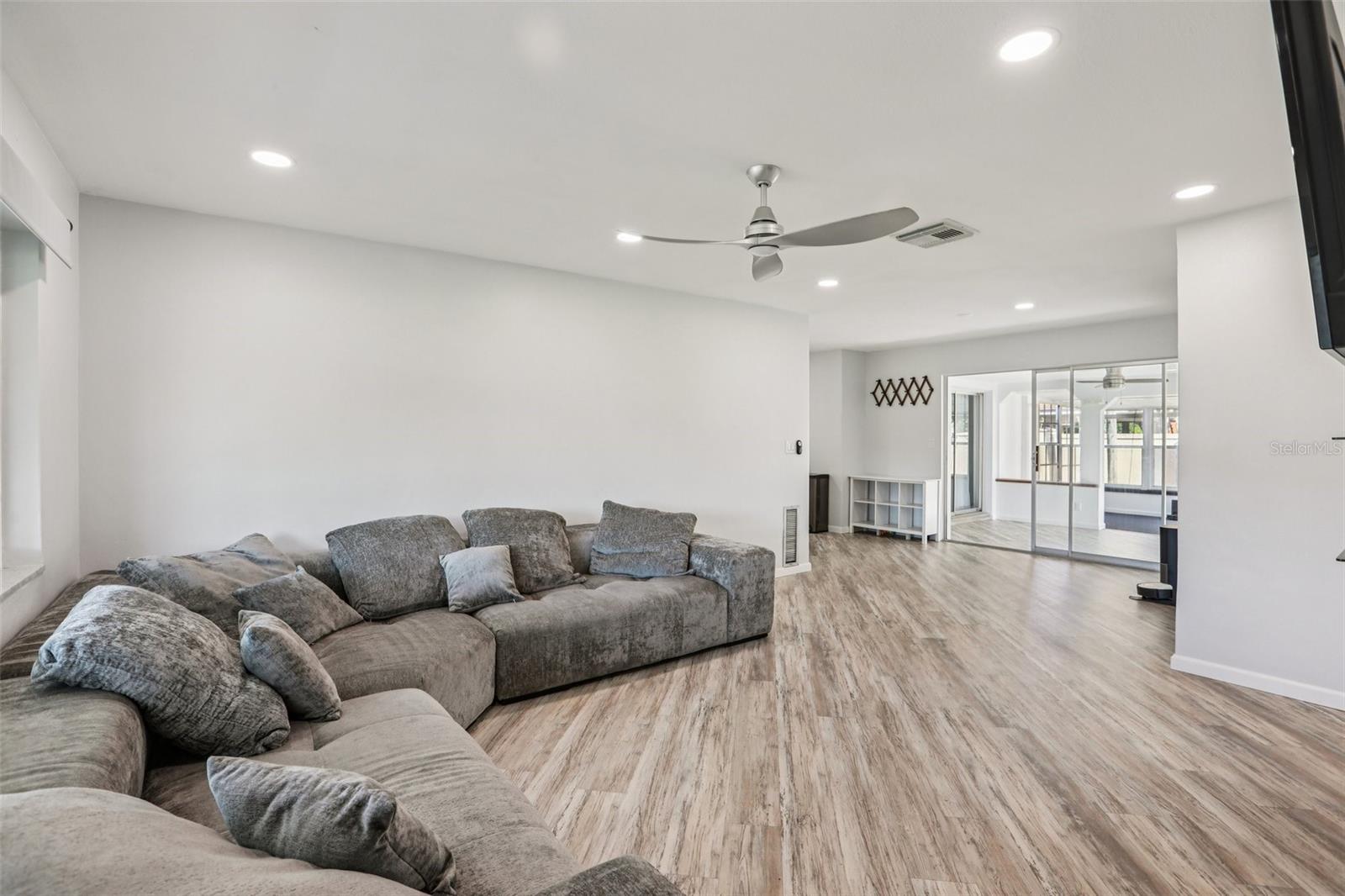 Image 3 of 33 For 10569 Lake Vista Drive