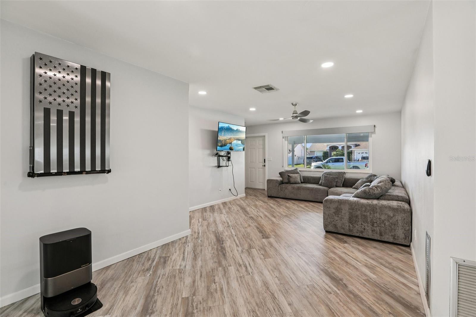 Image 5 of 33 For 10569 Lake Vista Drive