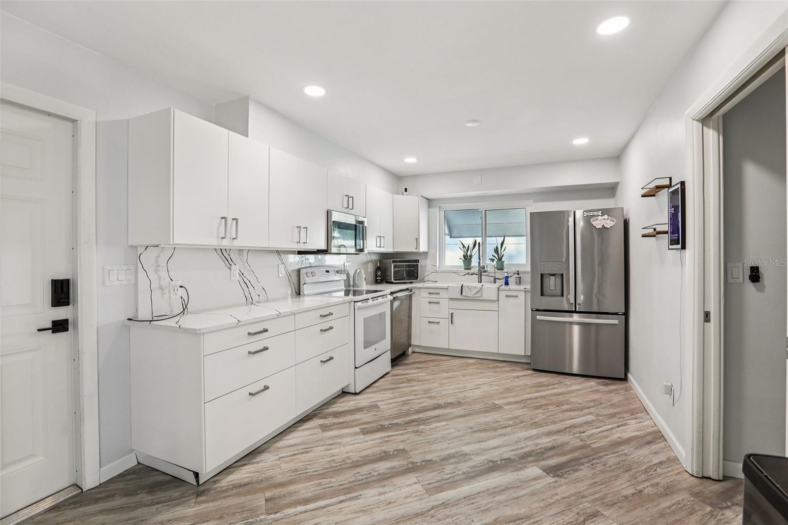 Image 7 of 33 For 10569 Lake Vista Drive