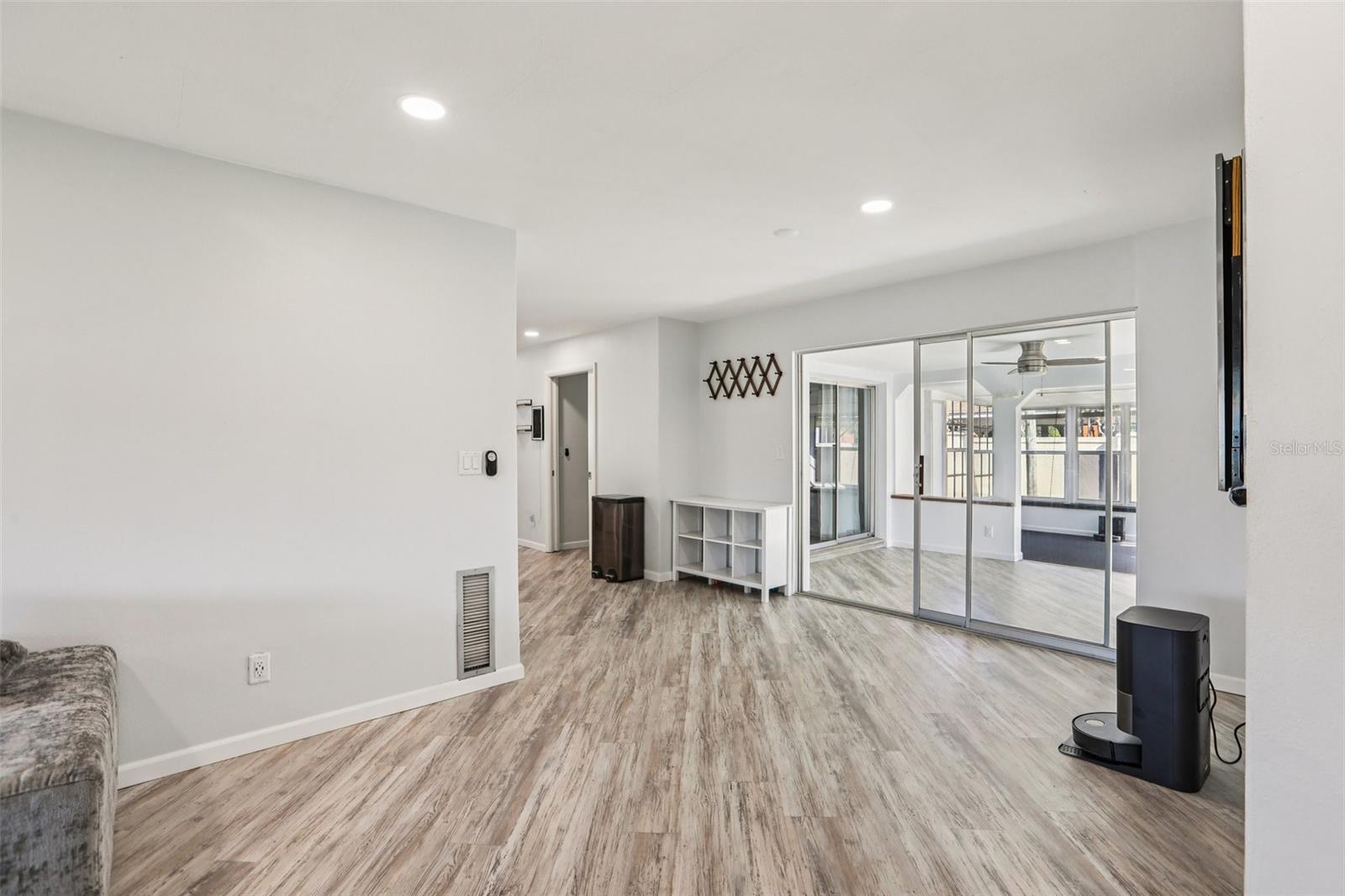 Image 8 of 33 For 10569 Lake Vista Drive