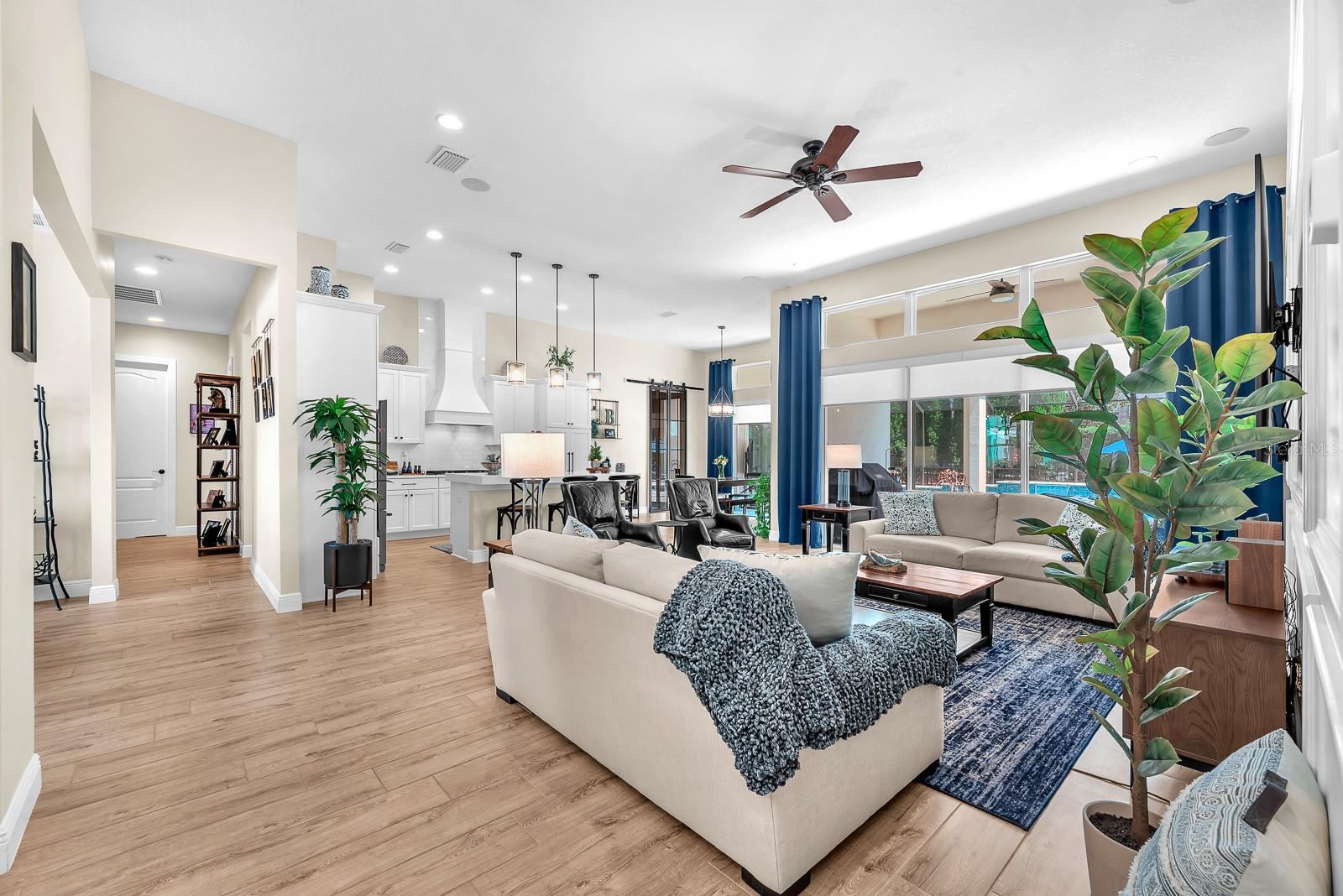 Listing photo id 10 for 5210 Alafia Falls Drive