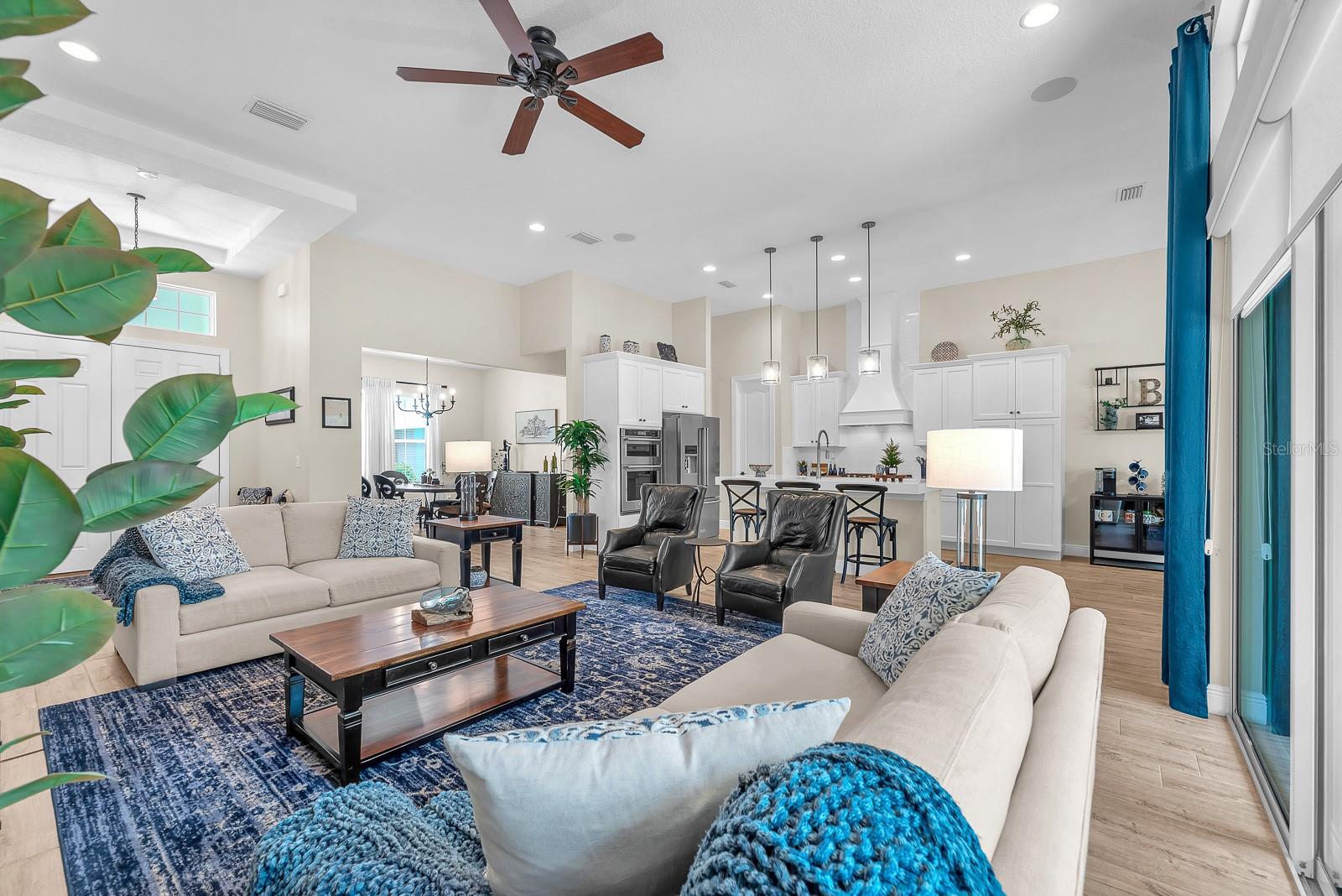 Listing photo id 13 for 5210 Alafia Falls Drive