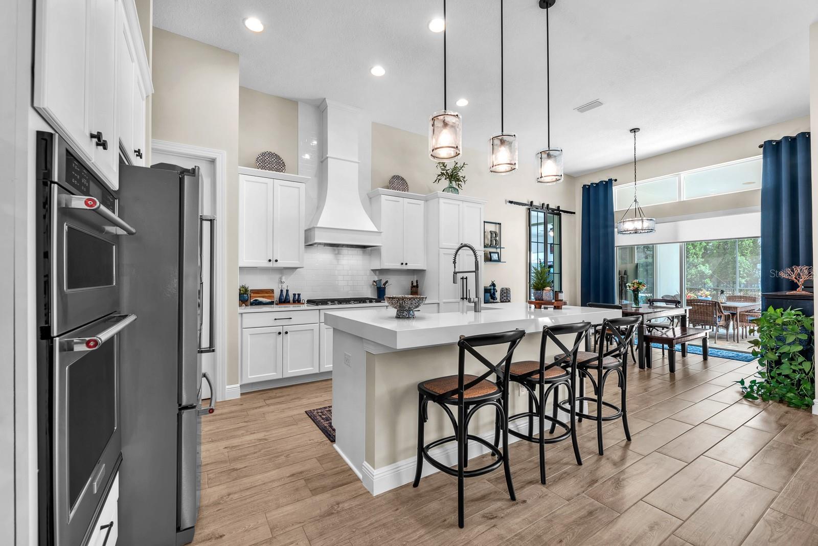 Listing photo id 17 for 5210 Alafia Falls Drive