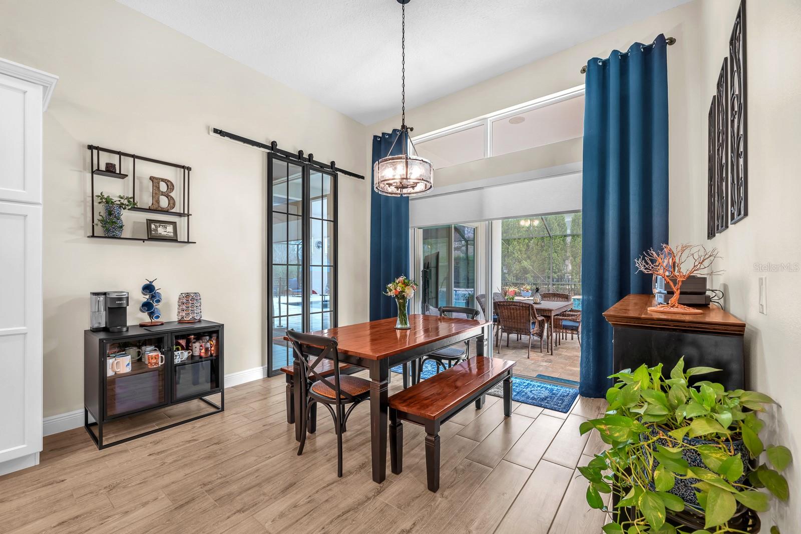 Listing photo id 18 for 5210 Alafia Falls Drive