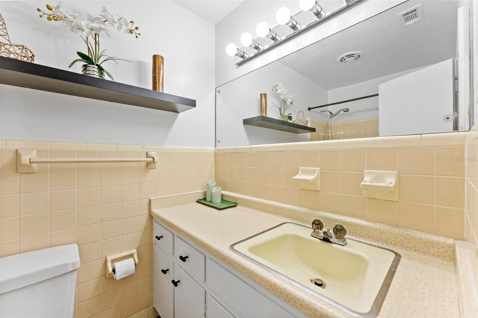 Image 20 of 29 For 6429 Gomez Avenue