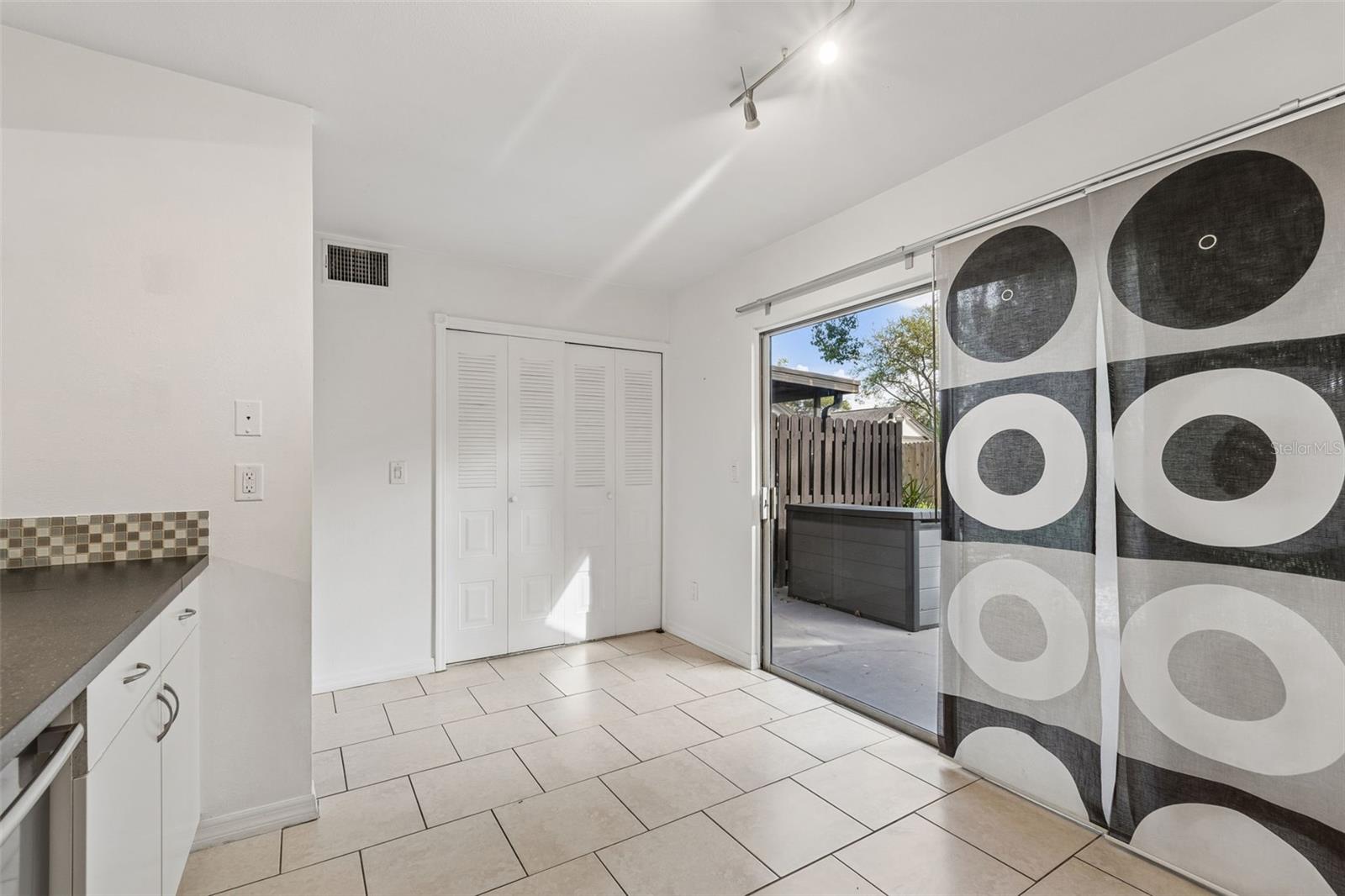 Image 11 of 40 For 607 Bough Avenue