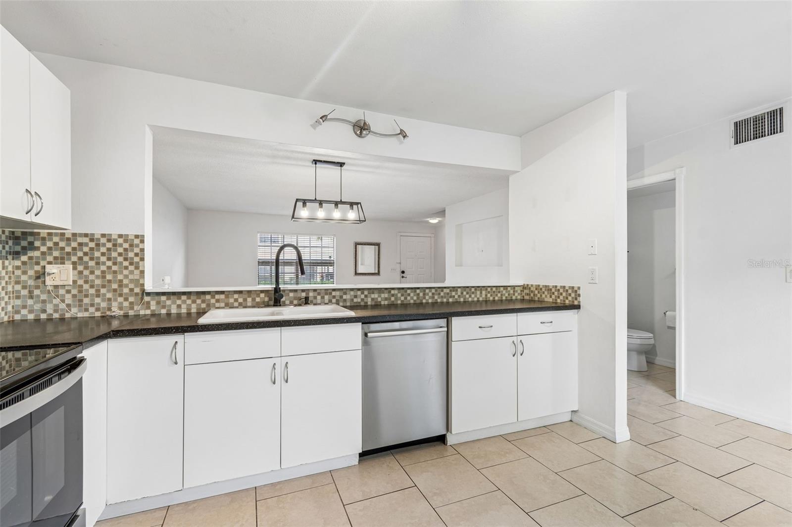 Image 12 of 40 For 607 Bough Avenue