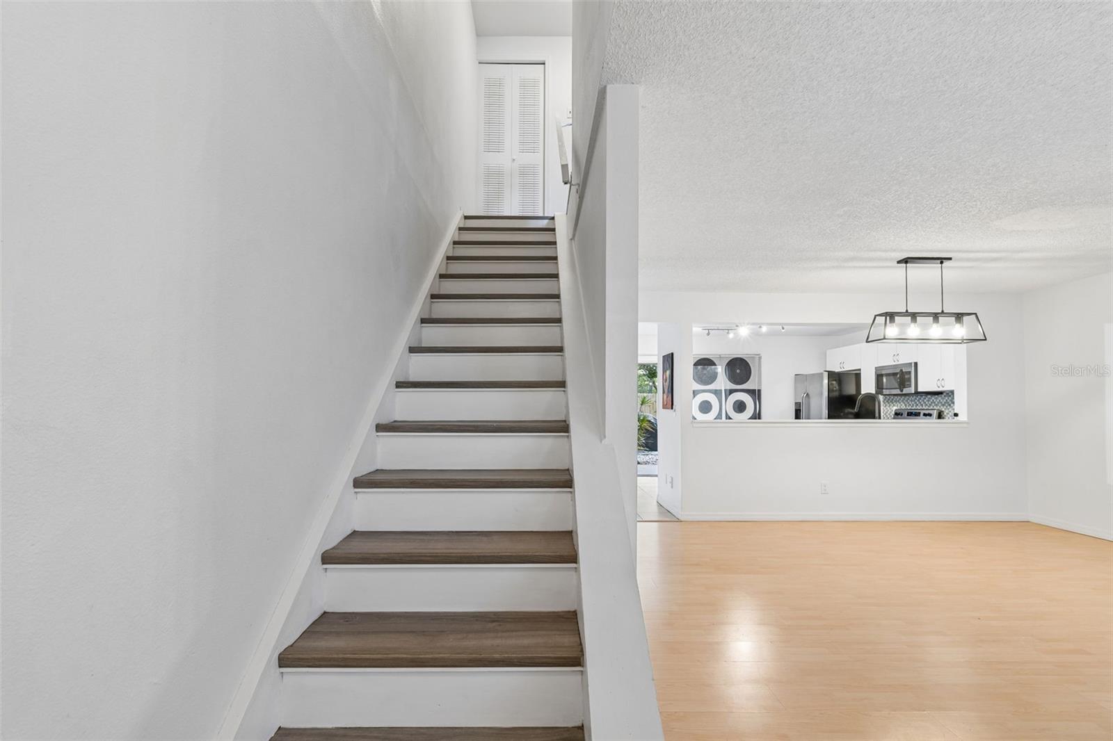 Image 13 of 40 For 607 Bough Avenue