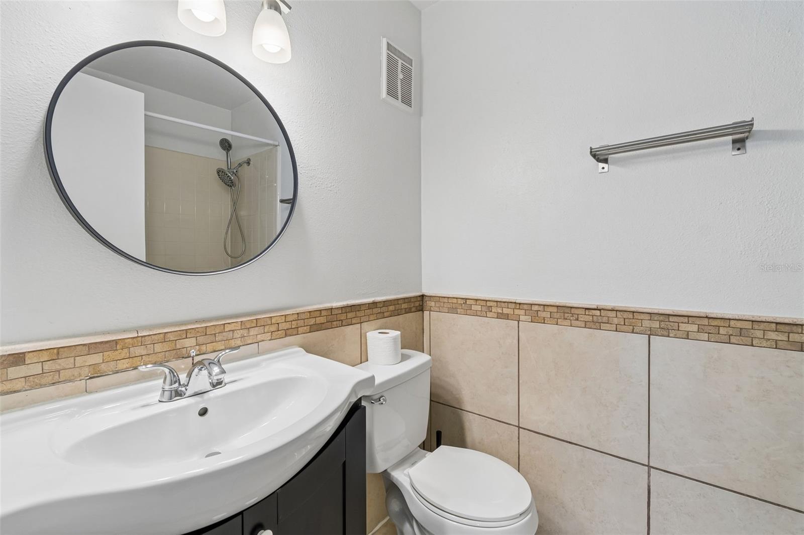 Image 16 of 40 For 607 Bough Avenue