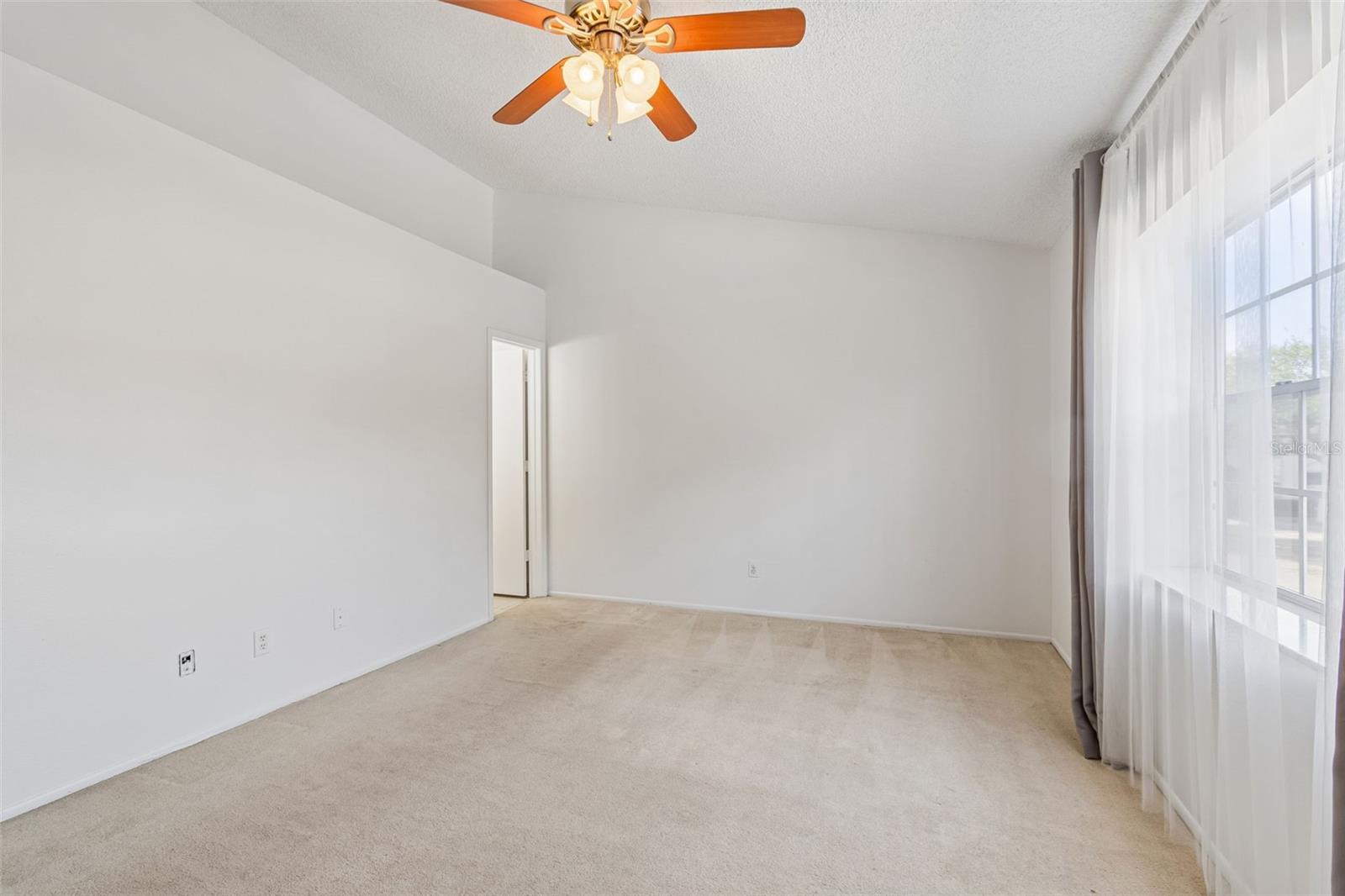 Image 17 of 40 For 607 Bough Avenue