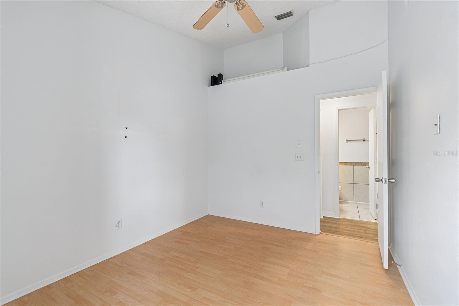 Image 18 of 40 For 607 Bough Avenue