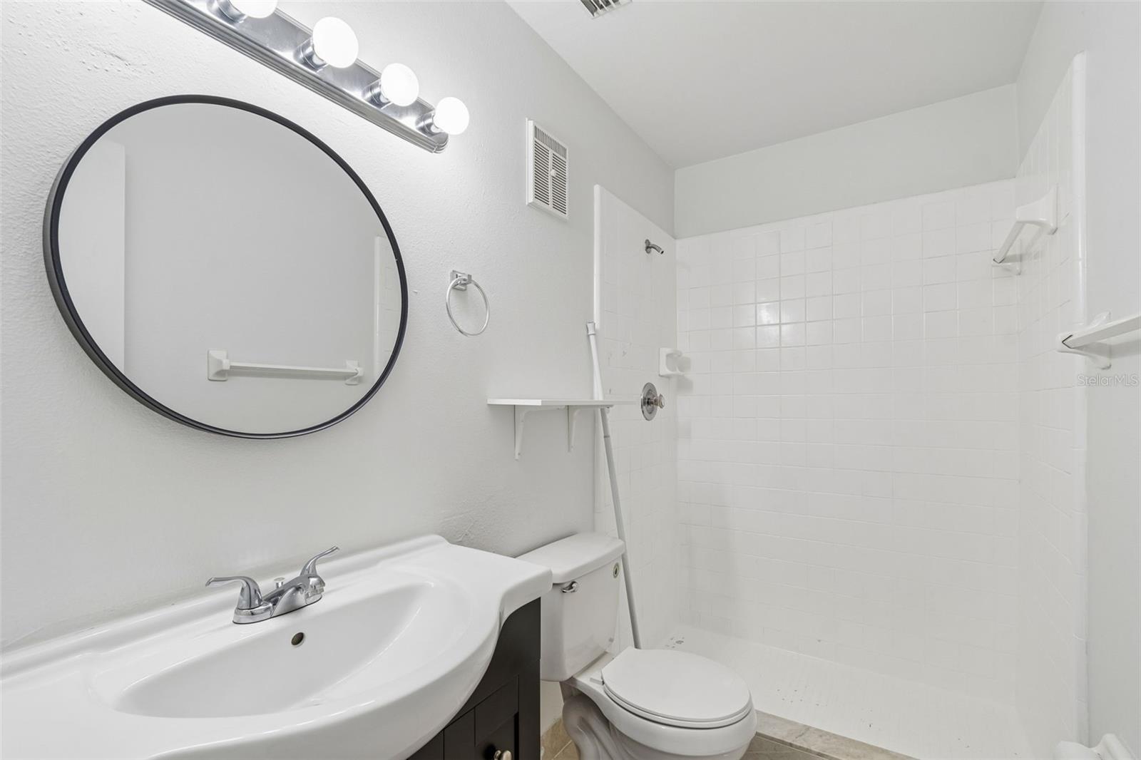 Image 19 of 40 For 607 Bough Avenue