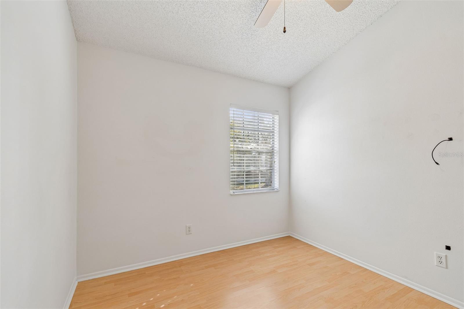 Image 23 of 40 For 607 Bough Avenue