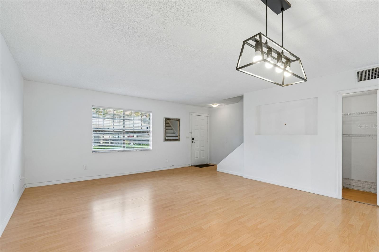 Image 6 of 40 For 607 Bough Avenue