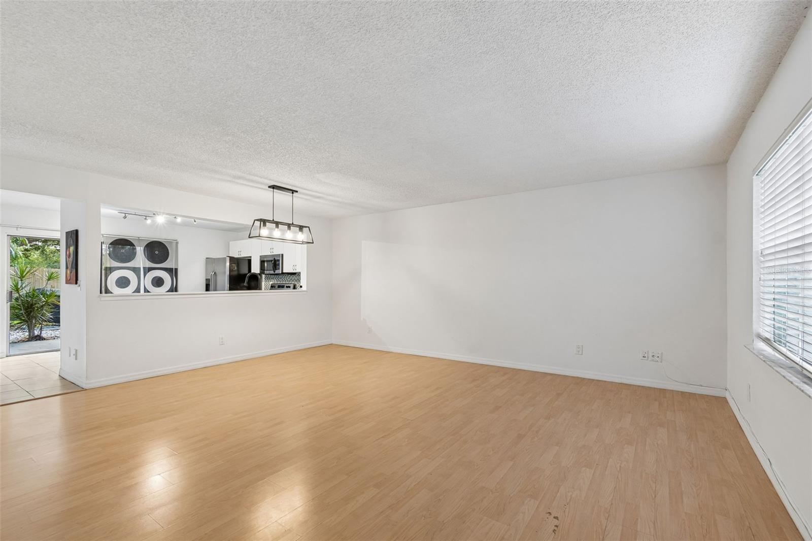 Image 7 of 40 For 607 Bough Avenue