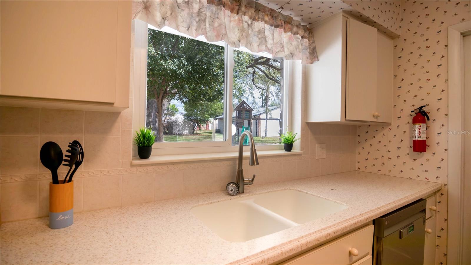 Image 14 of 66 For 215 Morningside Drive