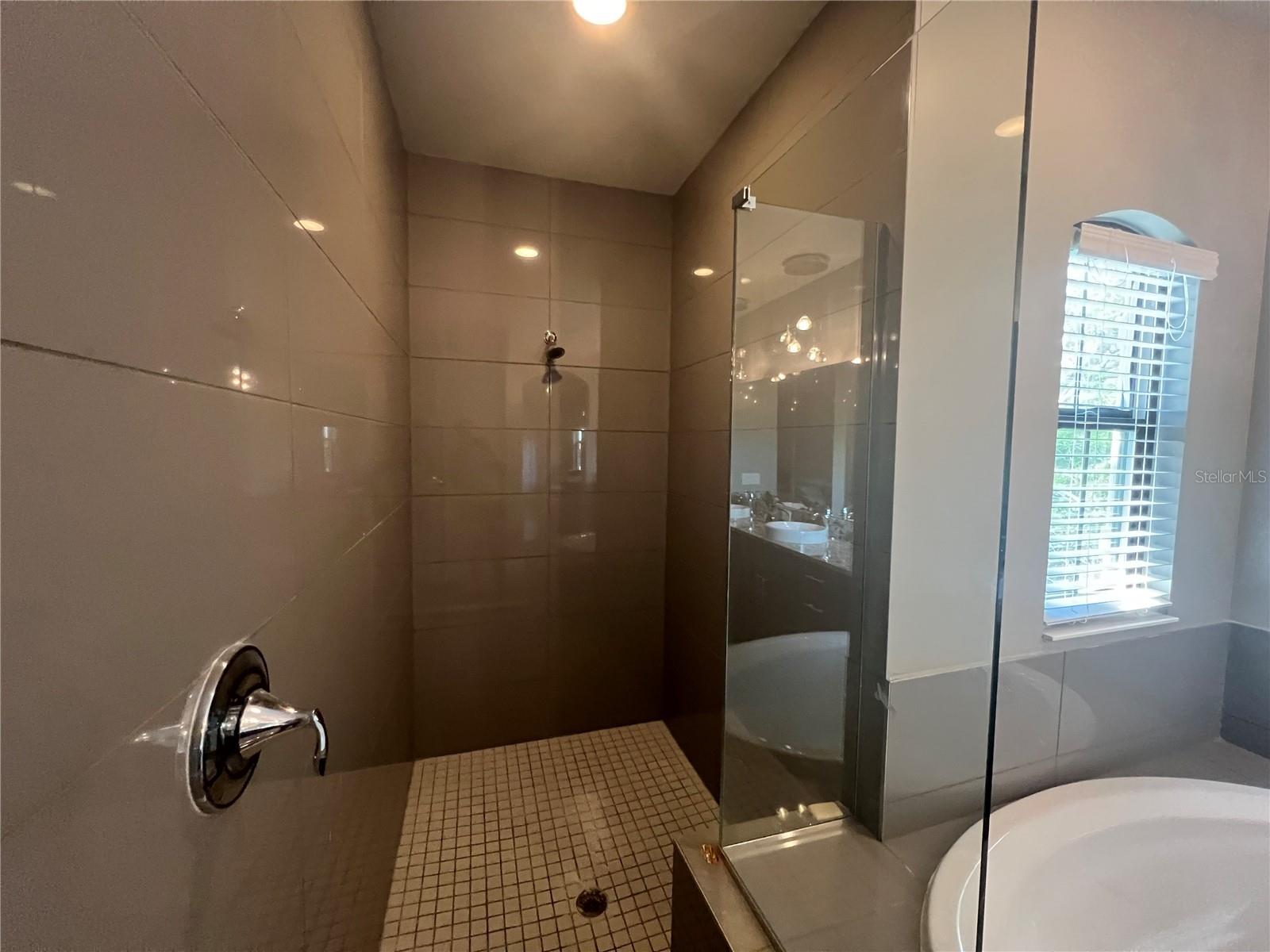 Image 23 of 28 For 7689 Toscana Boulevard