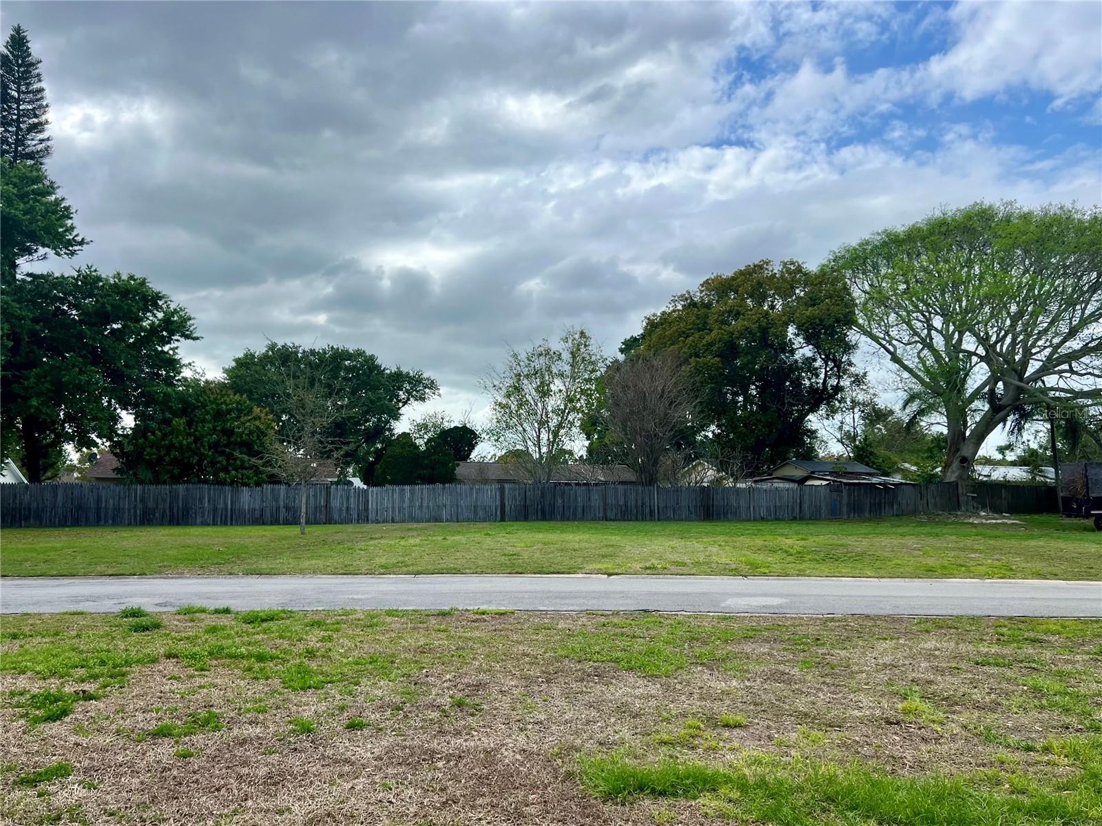 Image 16 of 18 For 1395 Mission Drive W 28c