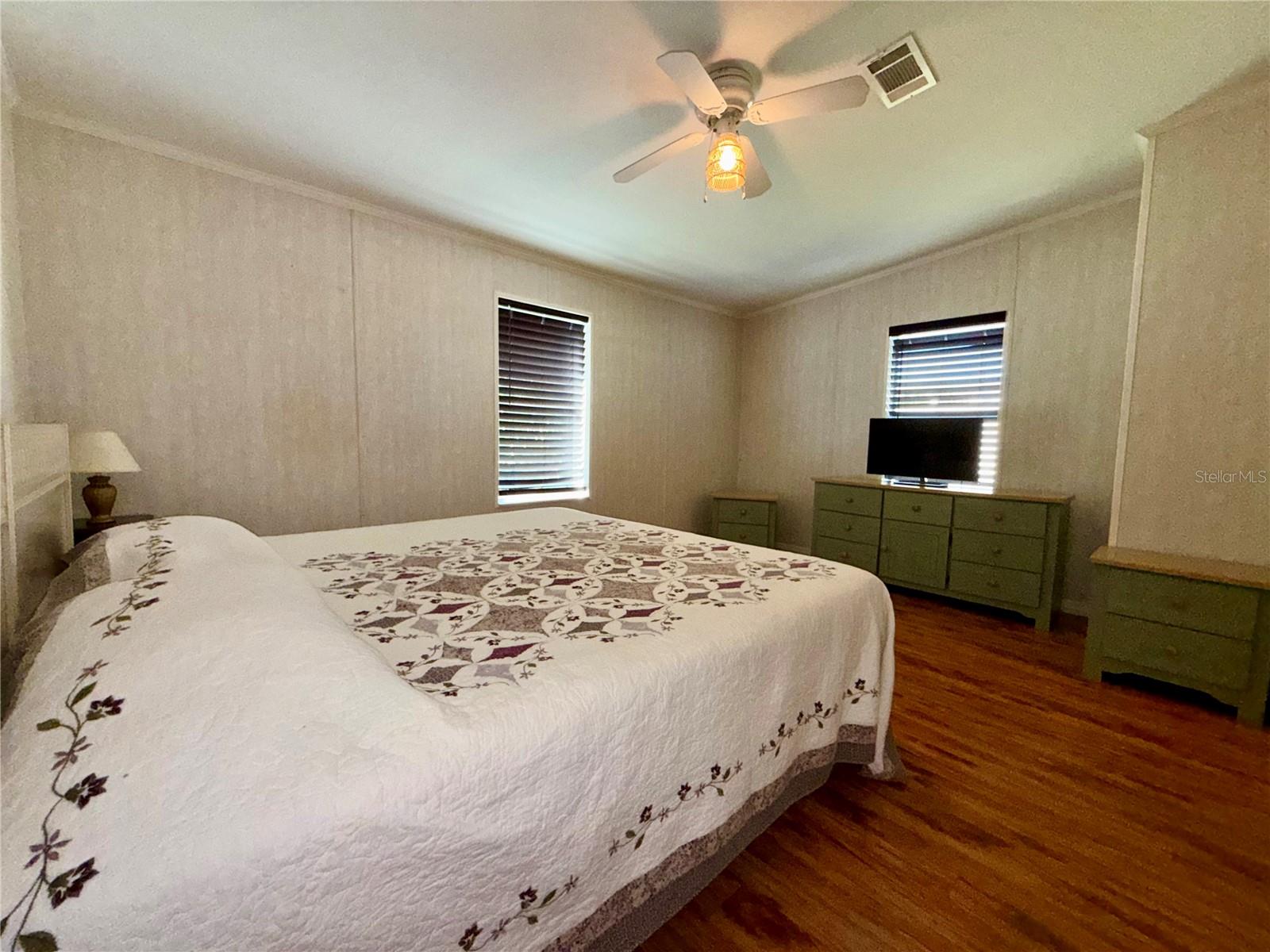 Image 13 of 26 For 10942 Poplar Street Ne 111