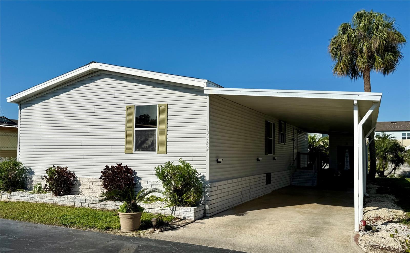 Image 3 of 26 For 10942 Poplar Street Ne 111