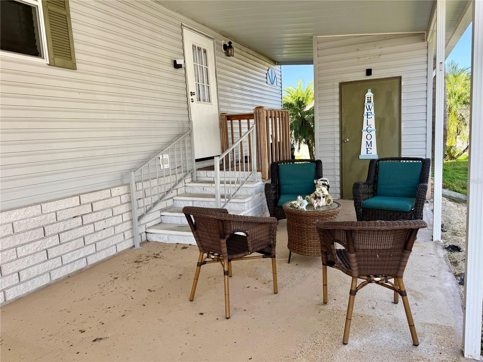 Image 5 of 26 For 10942 Poplar Street Ne 111