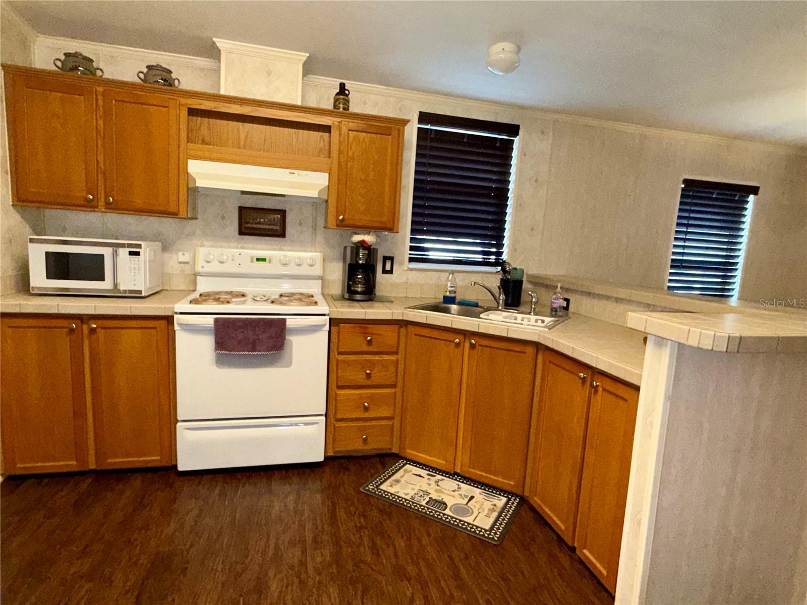 Image 9 of 26 For 10942 Poplar Street Ne 111