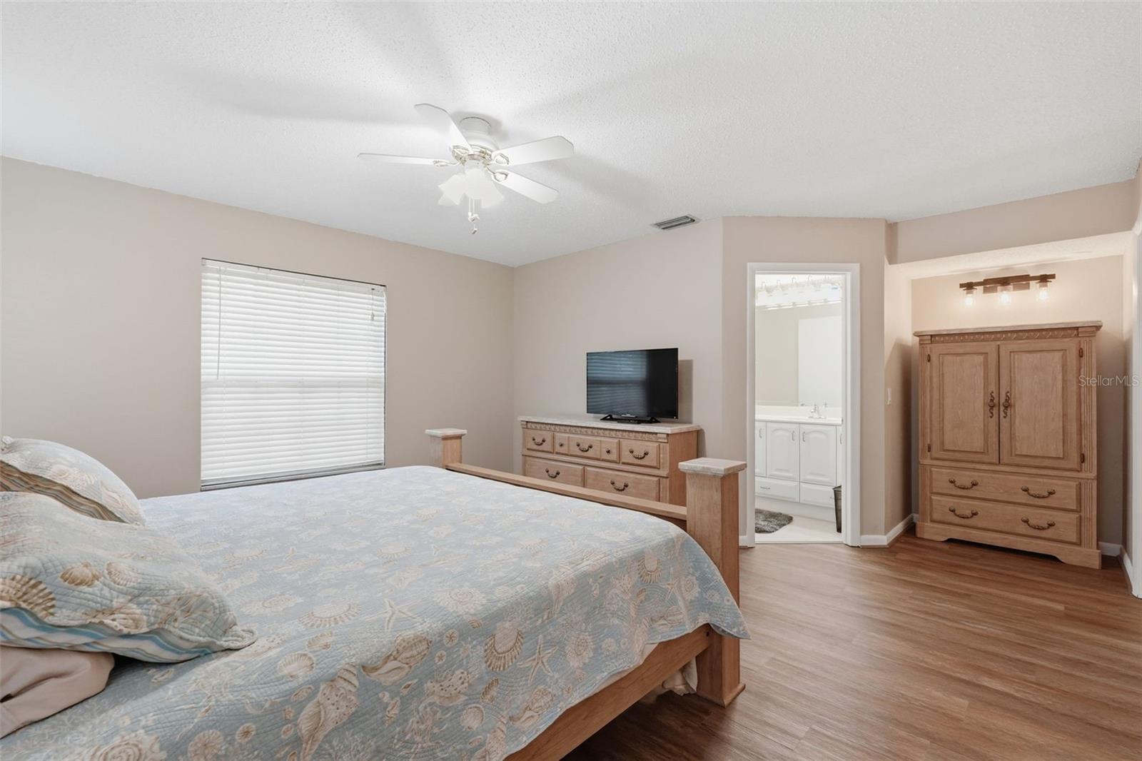 Image 15 of 32 For 19029 Us Highway 19 N 1-22