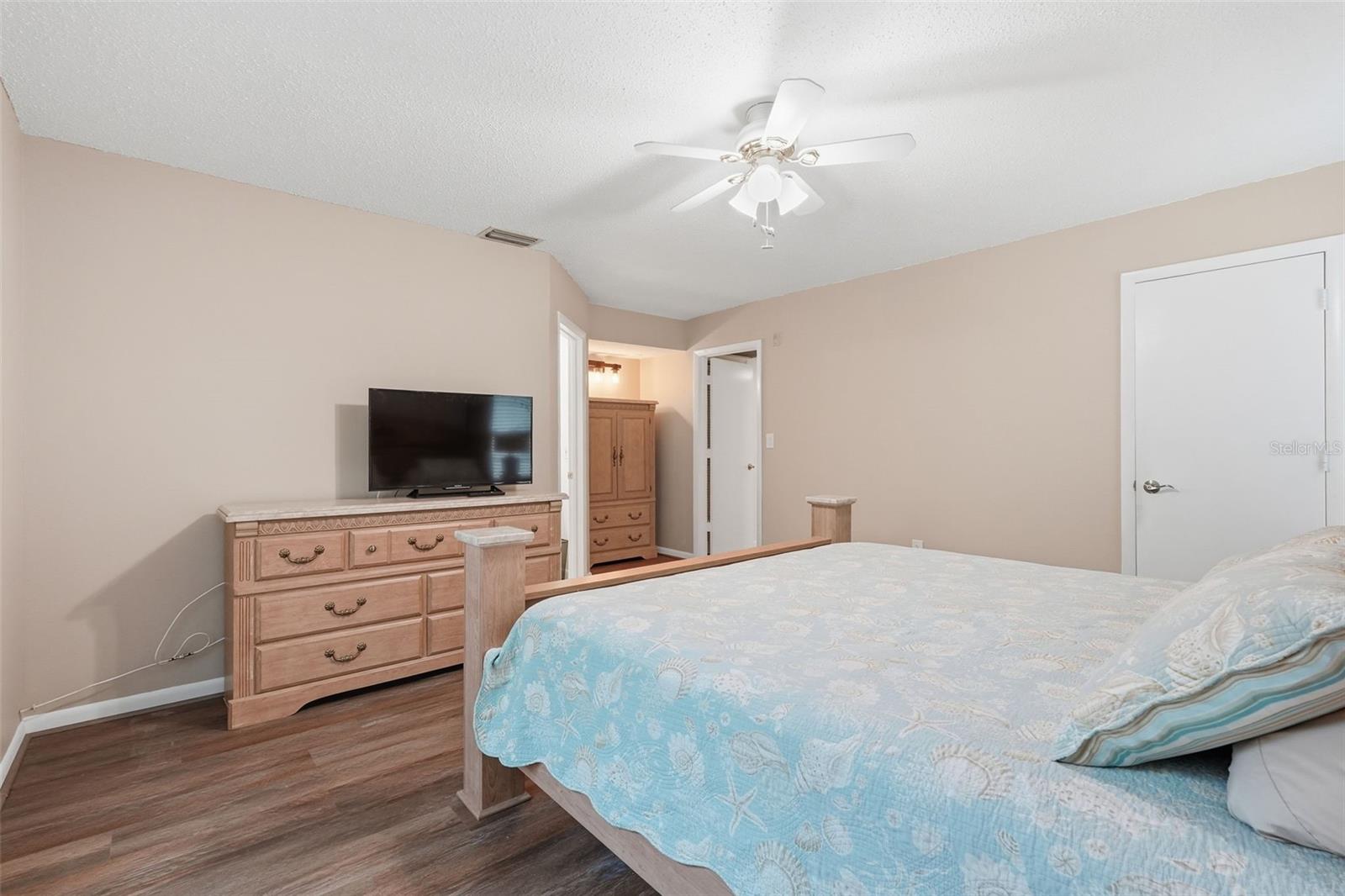 Image 16 of 32 For 19029 Us Highway 19 N 1-22