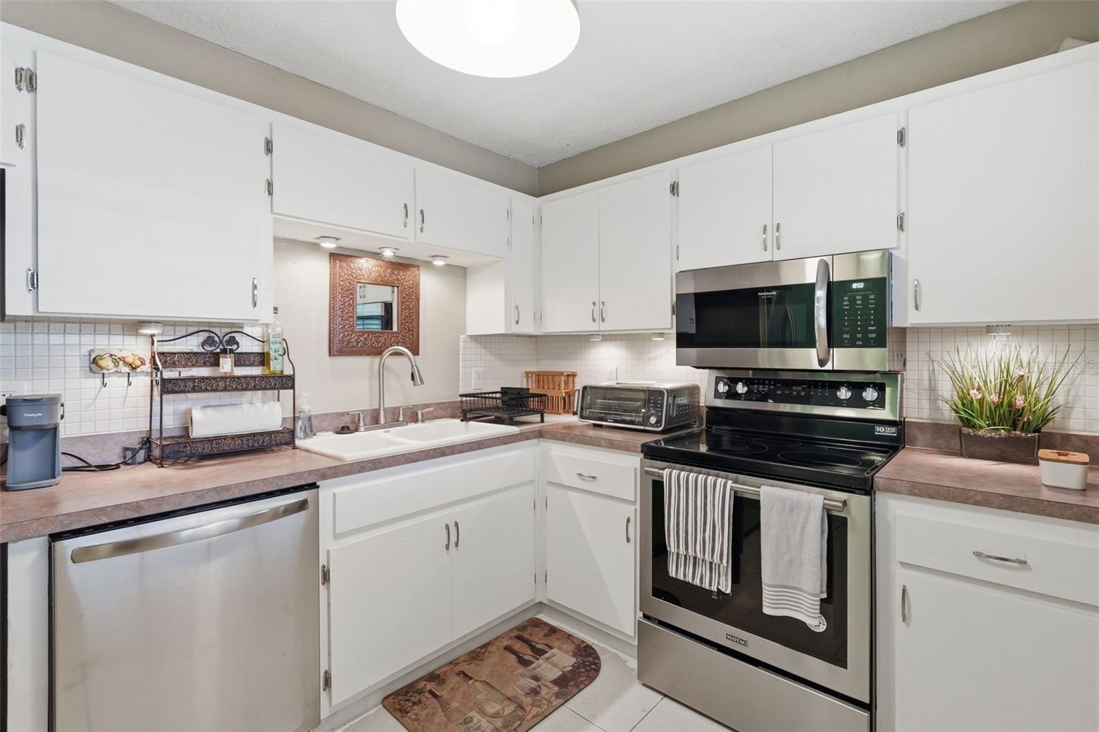 Image 5 of 32 For 19029 Us Highway 19 N 1-22