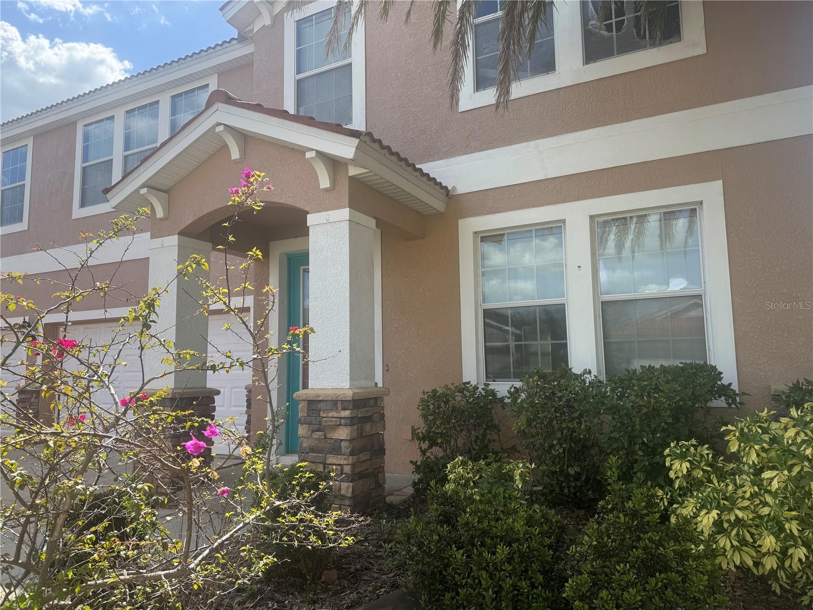 Listing Details for 142 Star Shell Drive, APOLLO BEACH, FL 33572