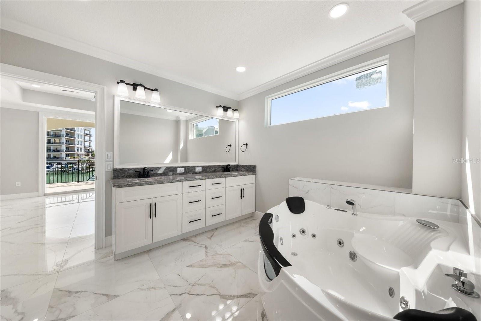 Image 12 of 36 For 211 Dolphin Point 203