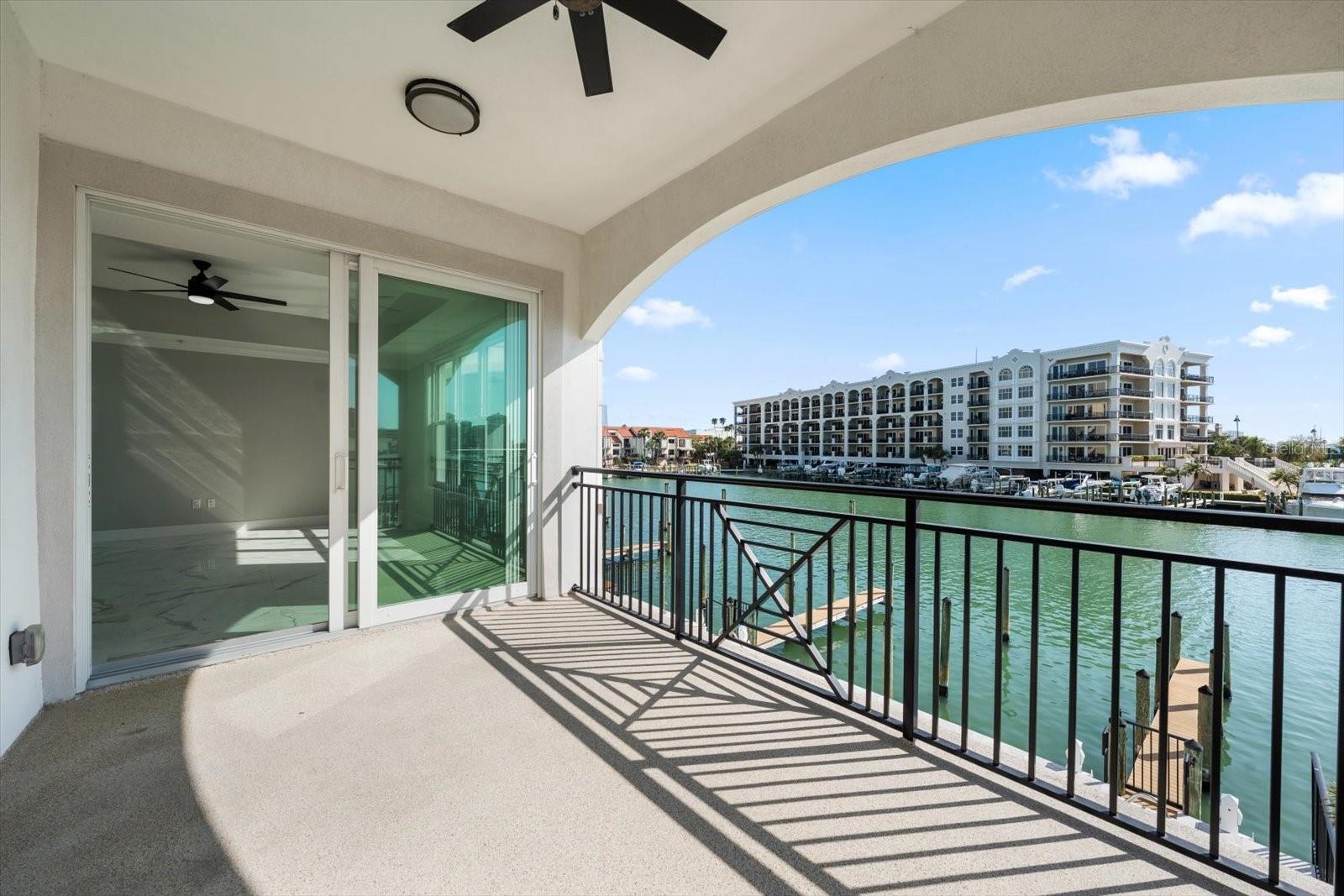 Image 14 of 36 For 211 Dolphin Point 203