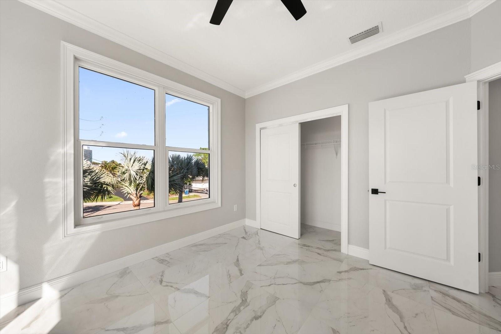 Image 16 of 36 For 211 Dolphin Point 203