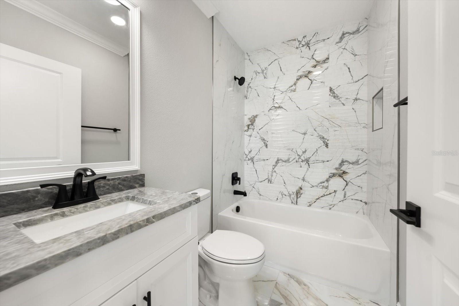 Image 17 of 36 For 211 Dolphin Point 203